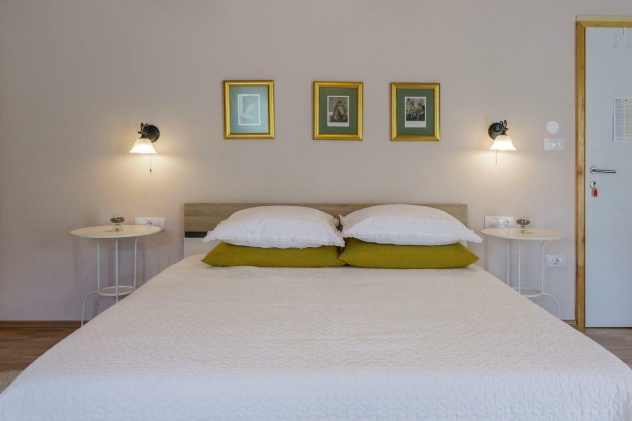 Apartments Mardesic Komiža 外观 照片