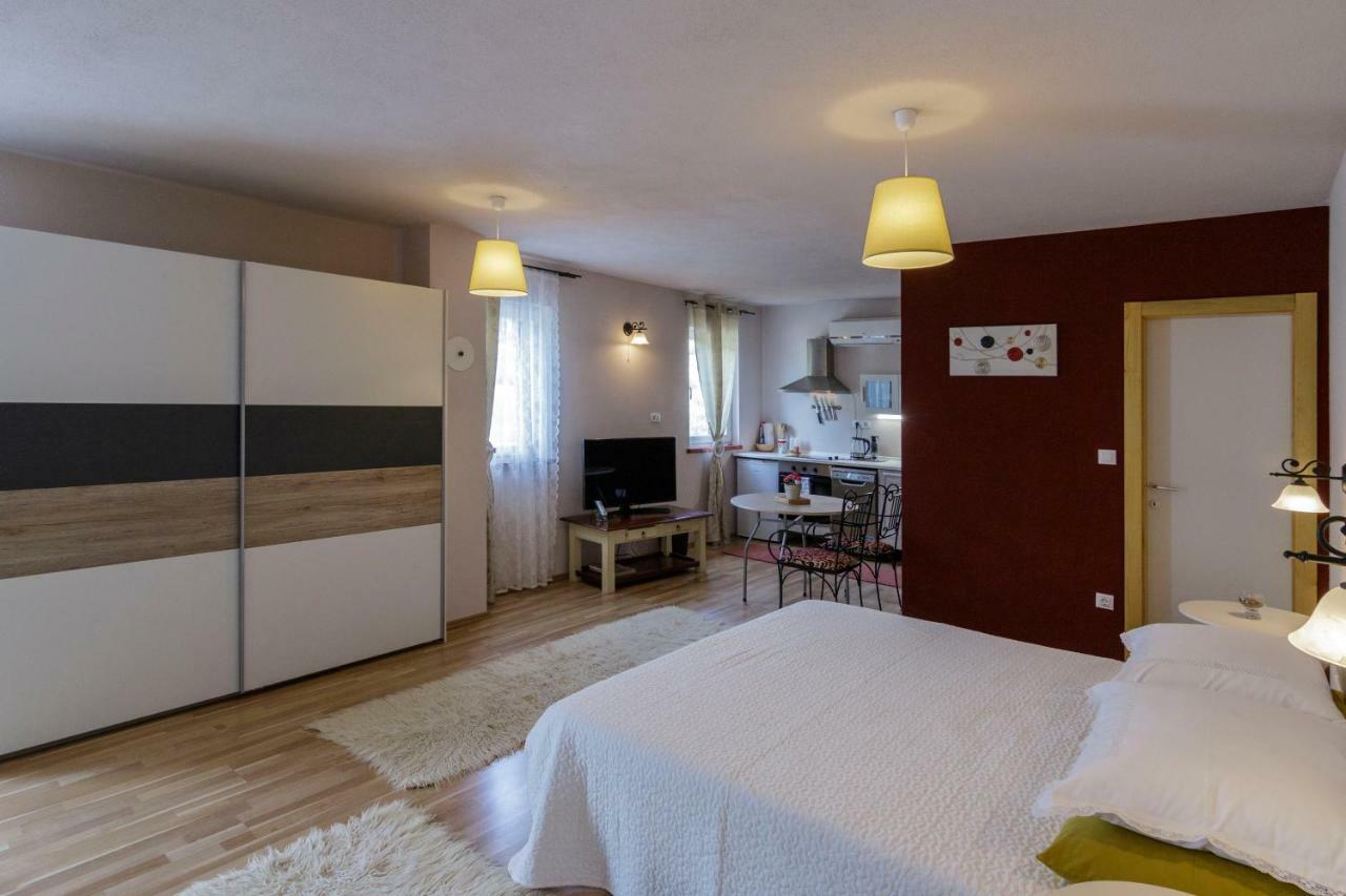 Apartments Mardesic Komiža 外观 照片